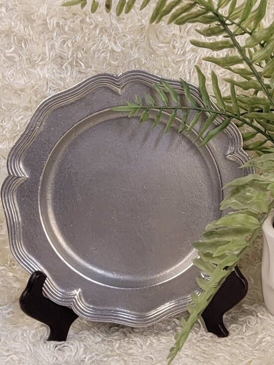 Vintage Mid-1900s InnKare Holiday Inn Metal Plate - Picture 1 of 13